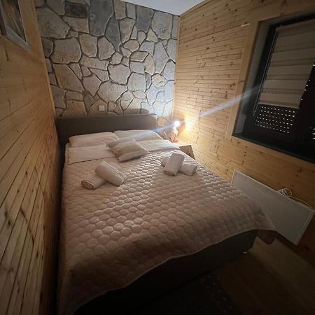 Zen Den Apartments Otočac 外观 照片