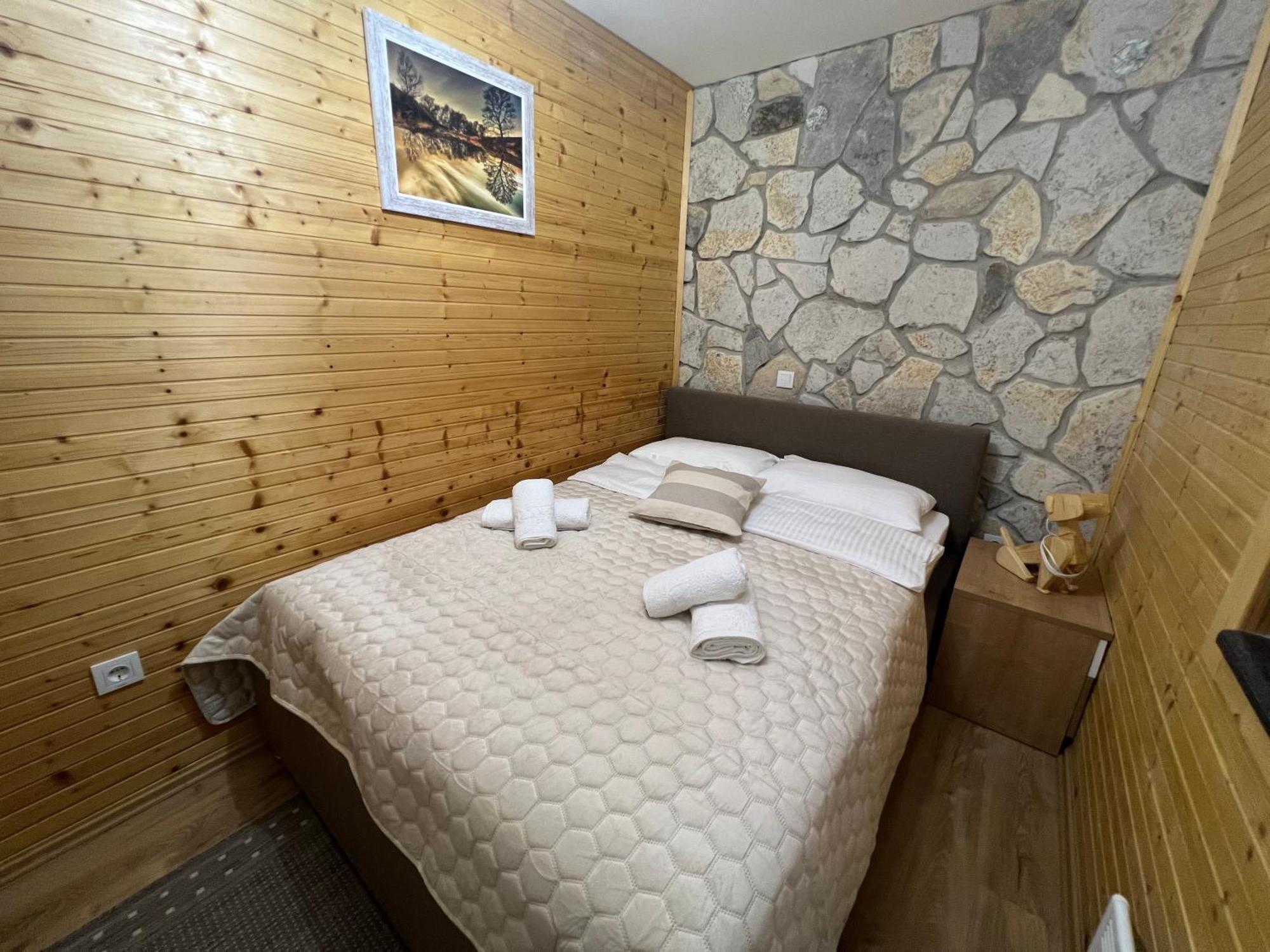 Zen Den Apartments Otočac 外观 照片
